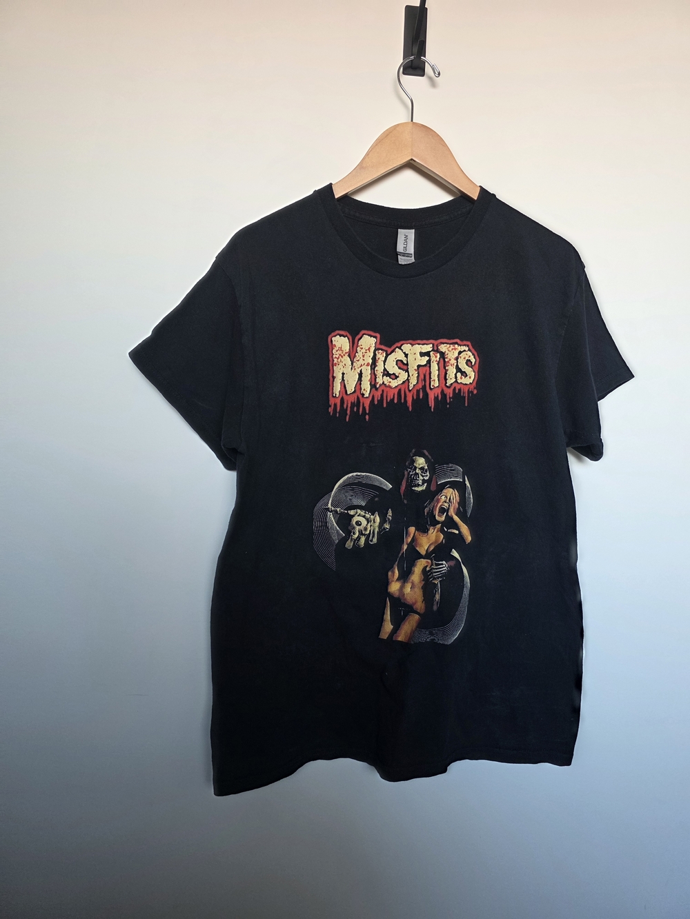 Gildan Black Misfits Horror Graphic Tee with Red and Yellow Logo